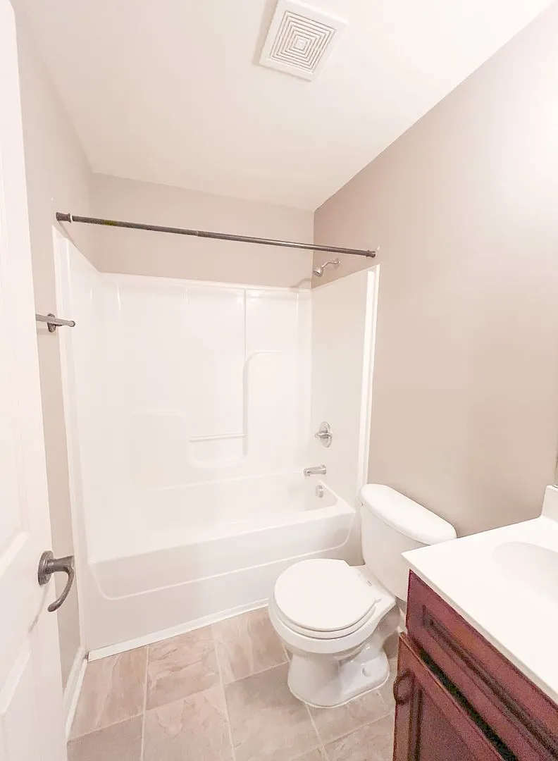 2 Bedroom 1.5 Bathroom Townhome — Photo 2