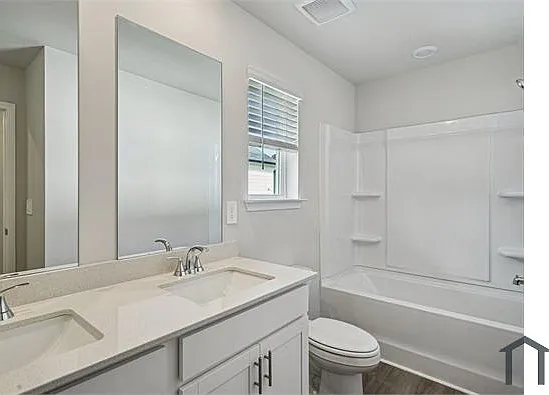4 bed, 2200 sqft, $3,780 — Photo 4