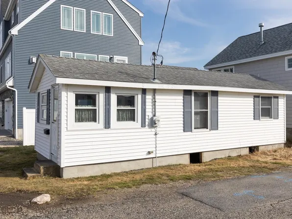 8 Chase Street, Hampton, NH 03842