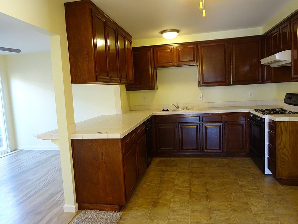 2nd image of 913 Marjorie Dr