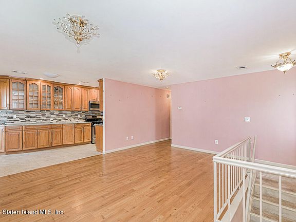 5th image of 521 Correll Ave