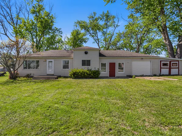 4931 E Glenwood Dr, Decatur, IL 62521