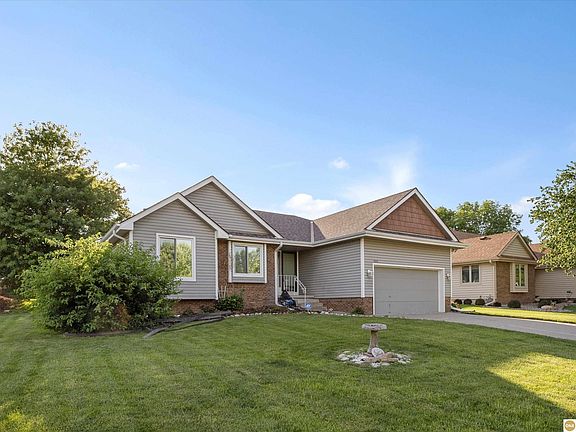 2nd image of 400 Fleetwood Dr