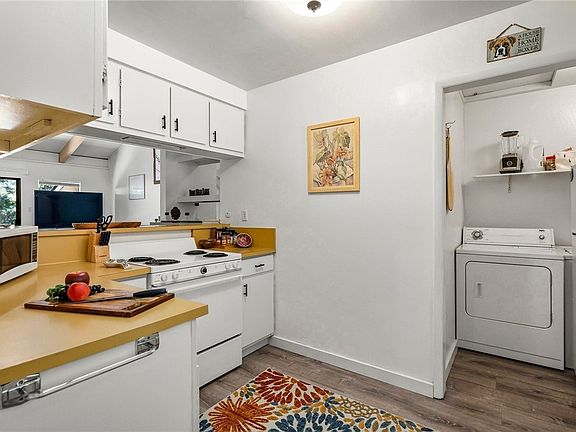 5th image of 321 Ski Way Unit 137