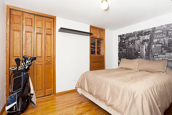 Sold by Marc Meir, LREB | media 29