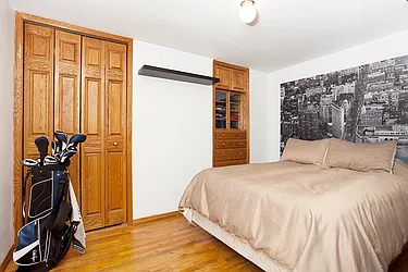 Sold by Marc Meir, LREB