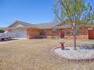 709 Cooper Ln, Yukon, OK 73099