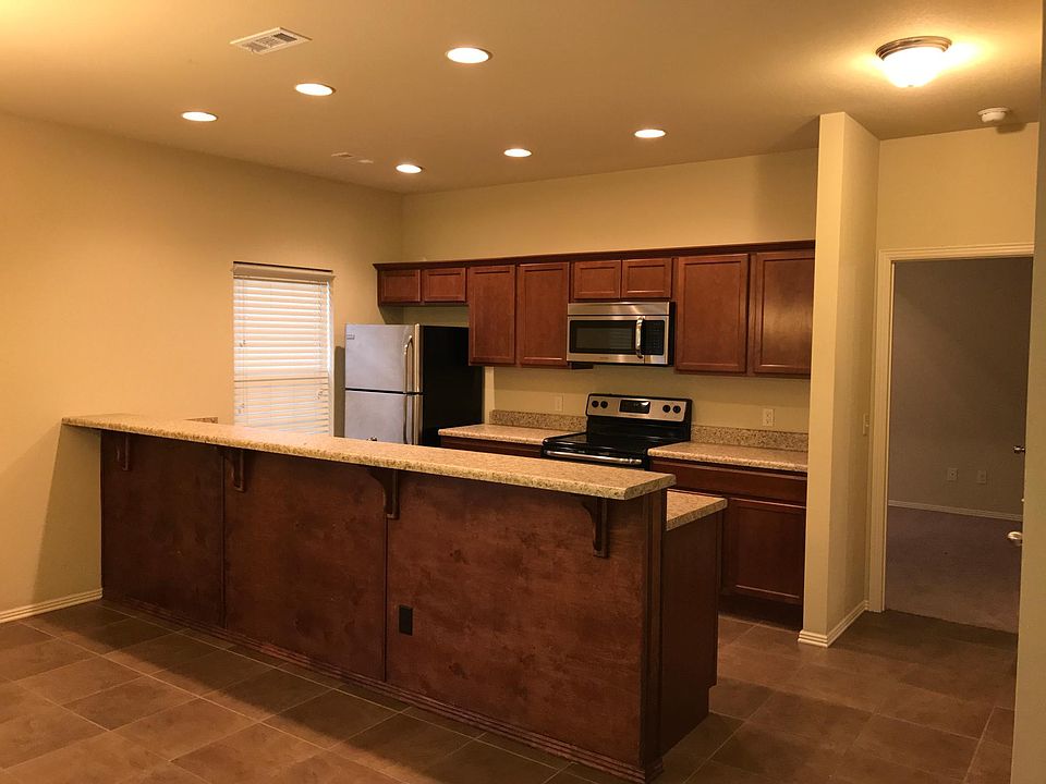 1st image of 1008 Oak Crossing Dr #1008