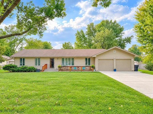 436 Fair Oaks Dr, South Sioux City, NE 68776