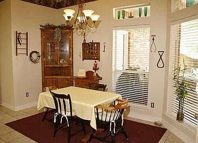 3rd image of 112 Robin Glen Ln