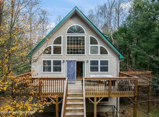 222 King Arthur Rd, Pocono Lake, PA 18347