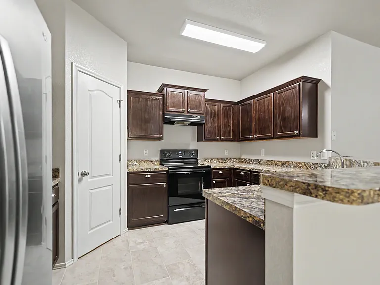 2103 Jefferson Ct S — Photo 4