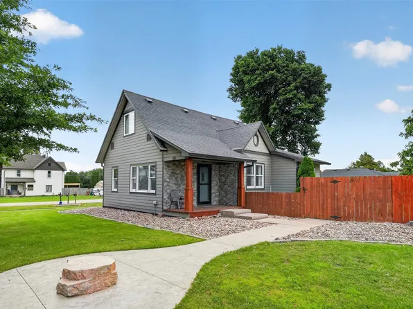 313 Oak Ave NE, Mitchellville, IA 50169
