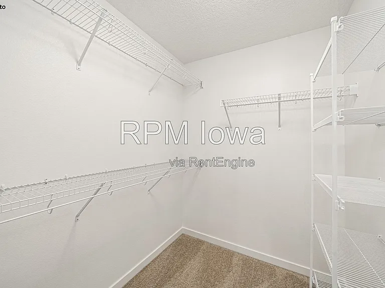 385 NW Ashley Ave — Photo 11