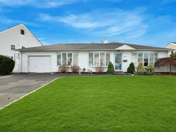 3564 Tonopah Street, Seaford, NY 11783