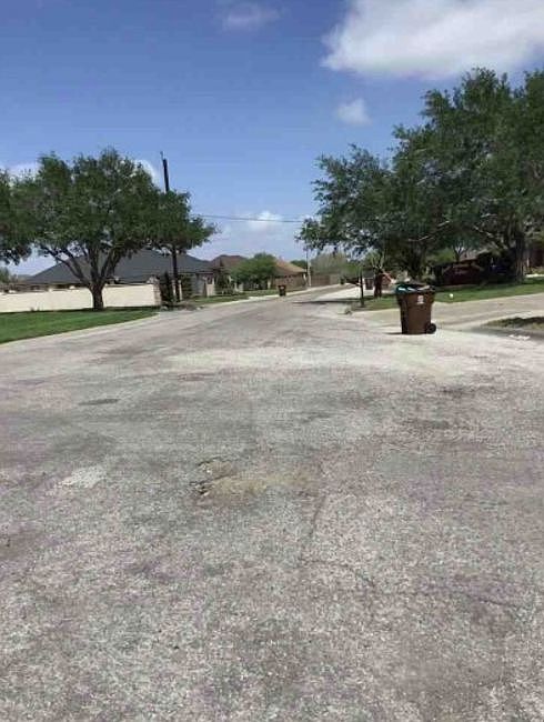 Exterior Neighborhood (street photo)