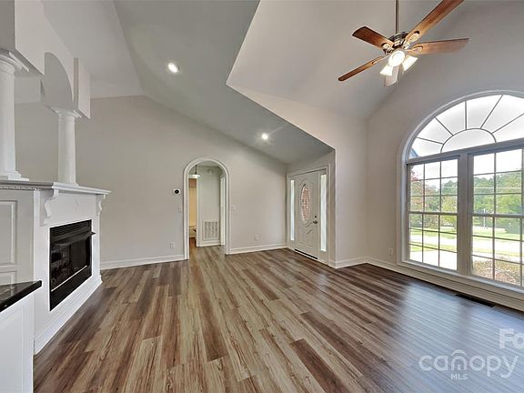 5th image of 714 Ferndale Dr