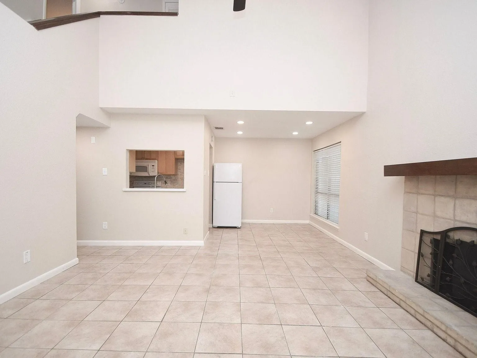 3 bed, 2.0 bath, 1224 sqft, $1,595 — Photo 1
