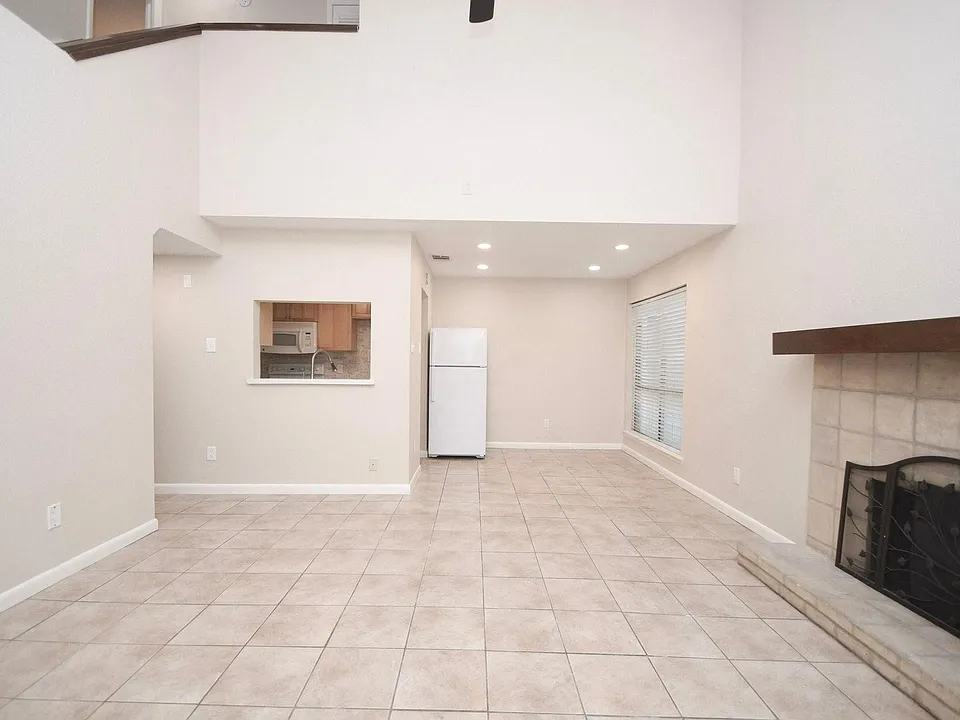 9536 Windswept Ln #9536