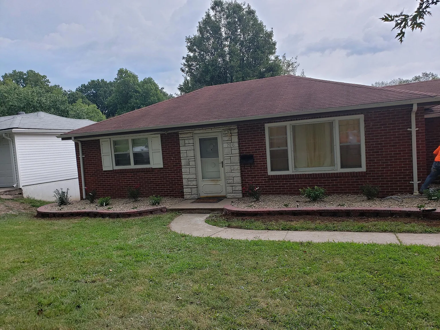 2 bed, 1.5 bath, 1040 sqft, $1,300 — Photo 2