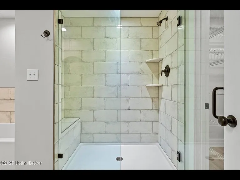 19 Clubhouse Ct — Photo 8