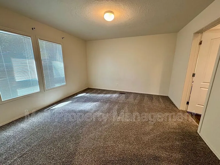 191 E Parkway Blvd — Photo 8