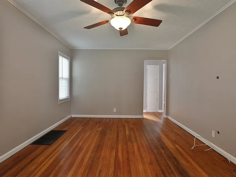2725 Allegheny Ave — Photo 6