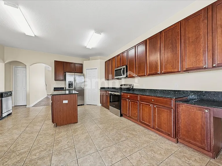 3247 Chessington Dr — Photo 4