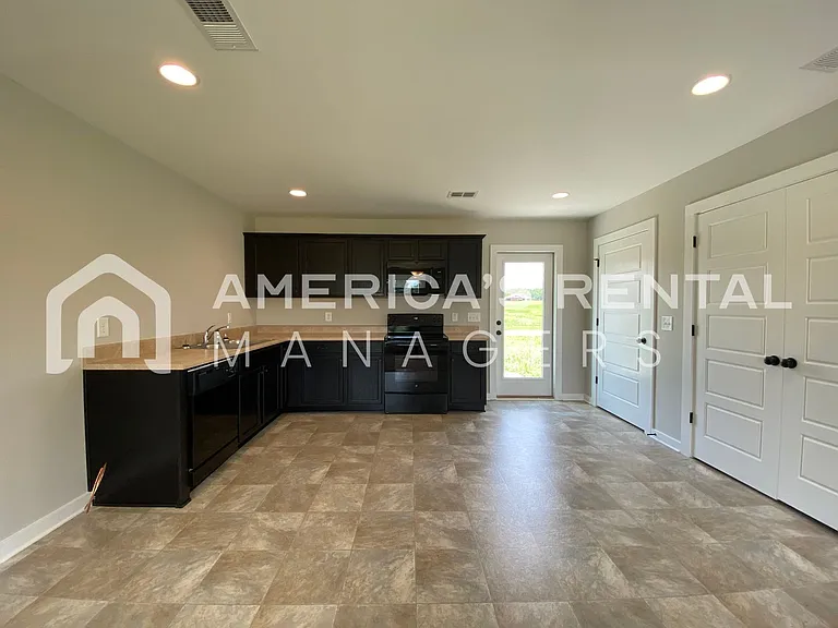 124 Sunlight Cir — Photo 3