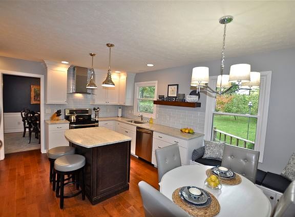 Kitchen/Breakfast Rm