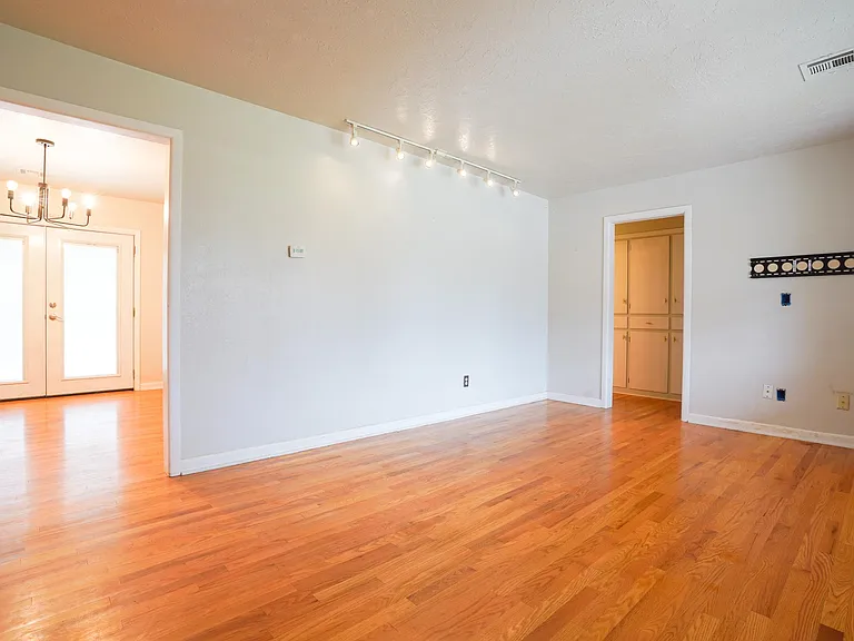 10741 Whitehaven Rd — Photo 4