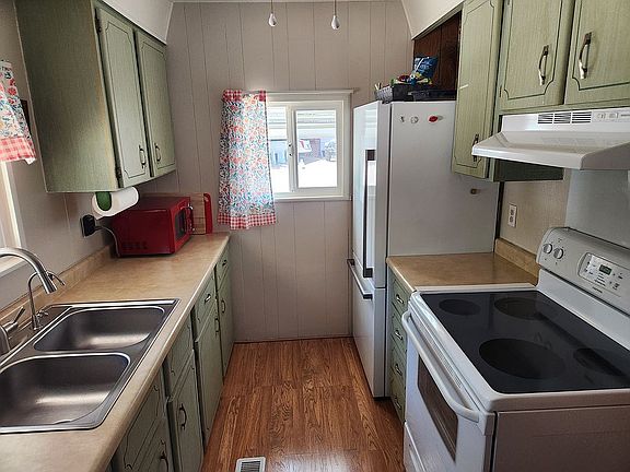 2nd image of 3489 Rainbow Lake Dr #76