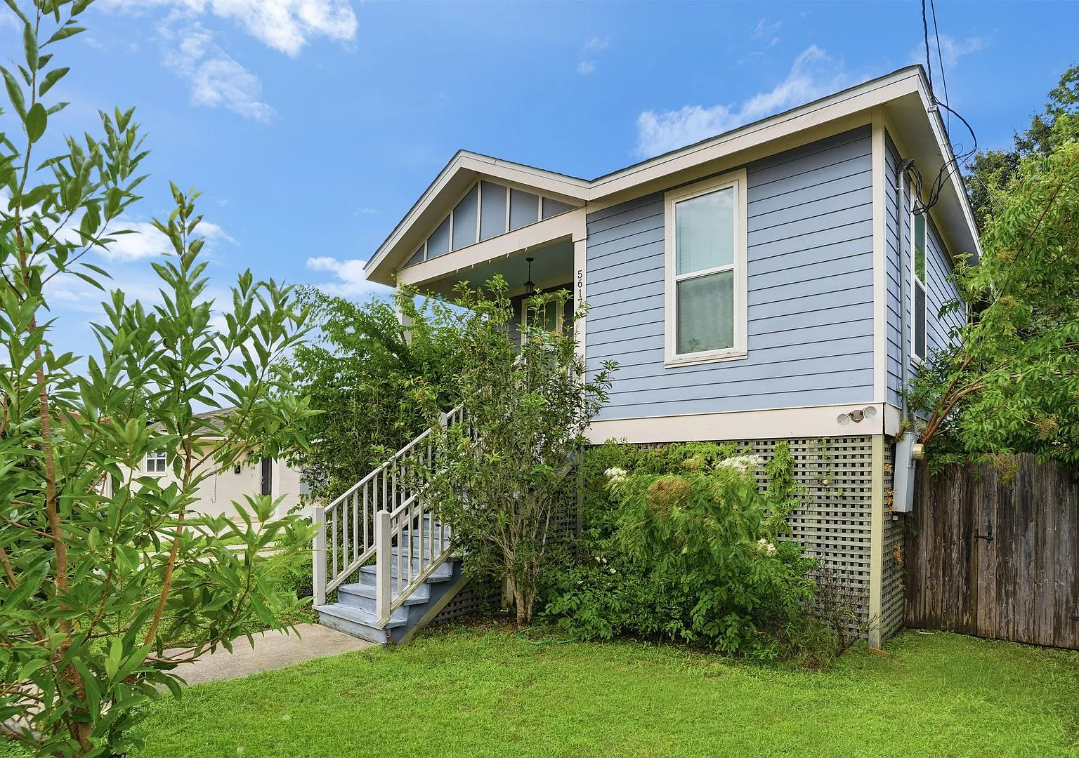 Large house with the private backyard! — Photo 1