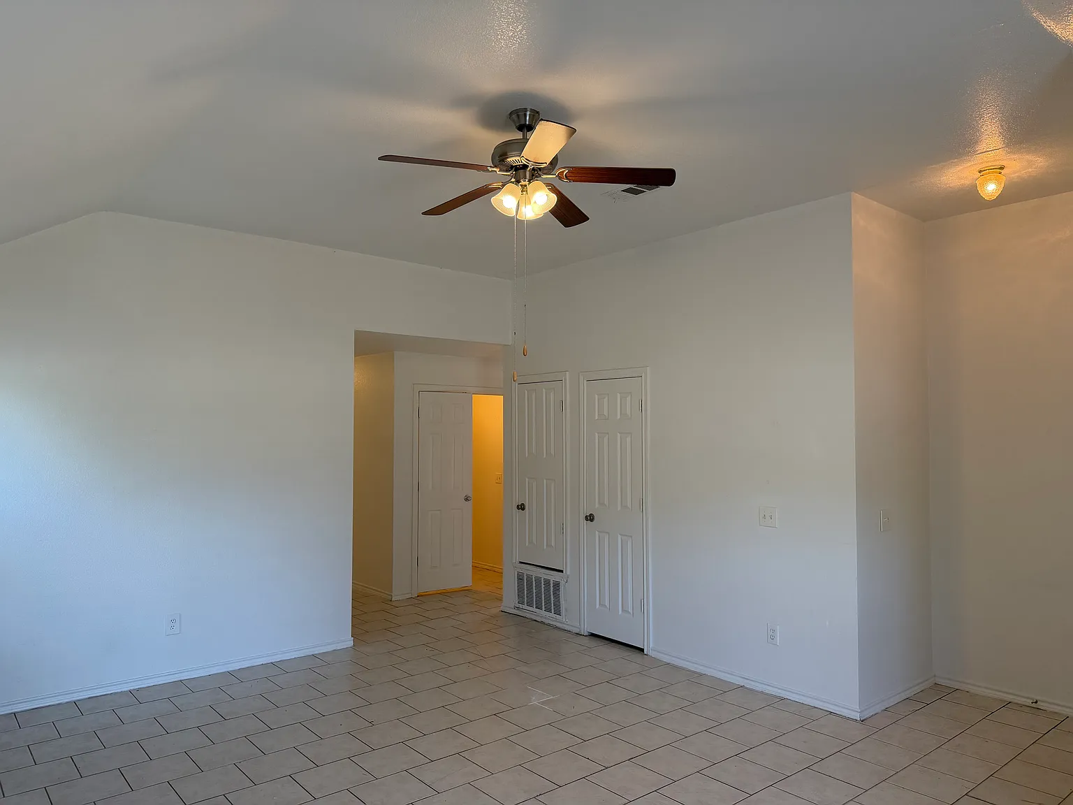 5 bed, 1635 sqft, $1,850 — Photo 4