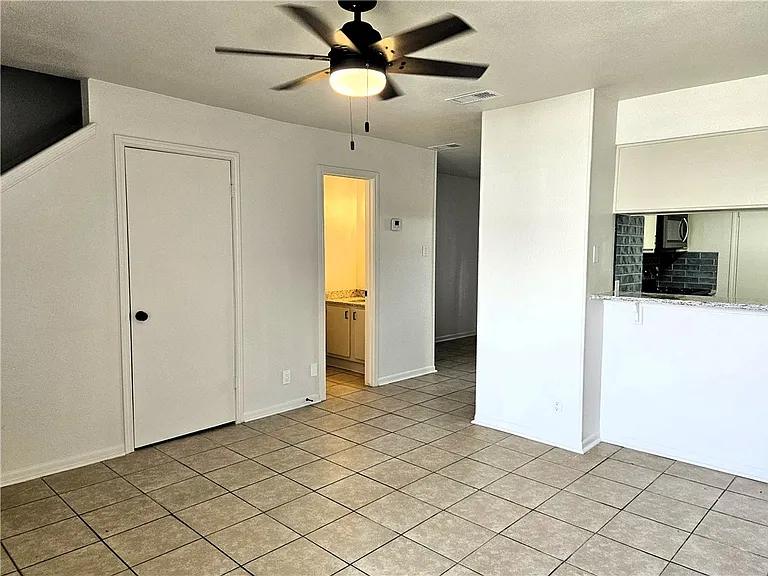 4802 Delwood St #5 — Photo 4