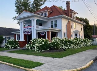 208 Henrietta St, Ravenswood, WV 26164