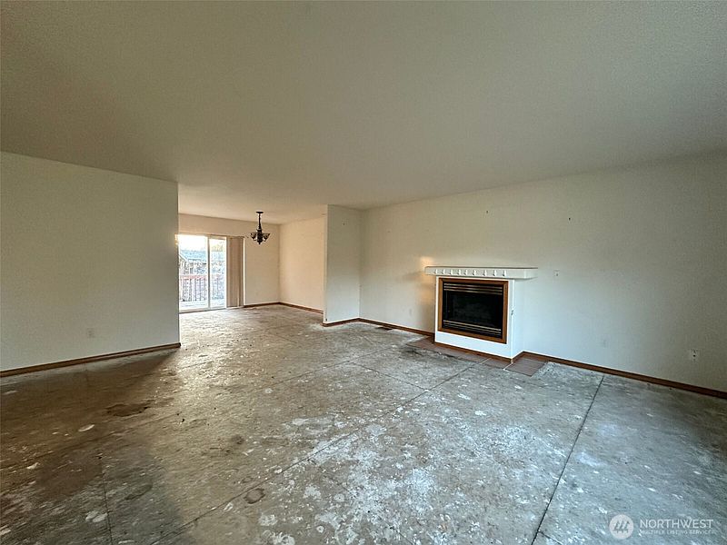 5th image of 2111 Laurel St