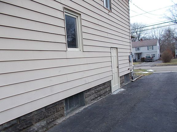 3rd image of 1348 Woodland St NE