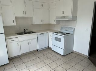 935 Minnewawa Ave APT F, Clovis, CA 93612