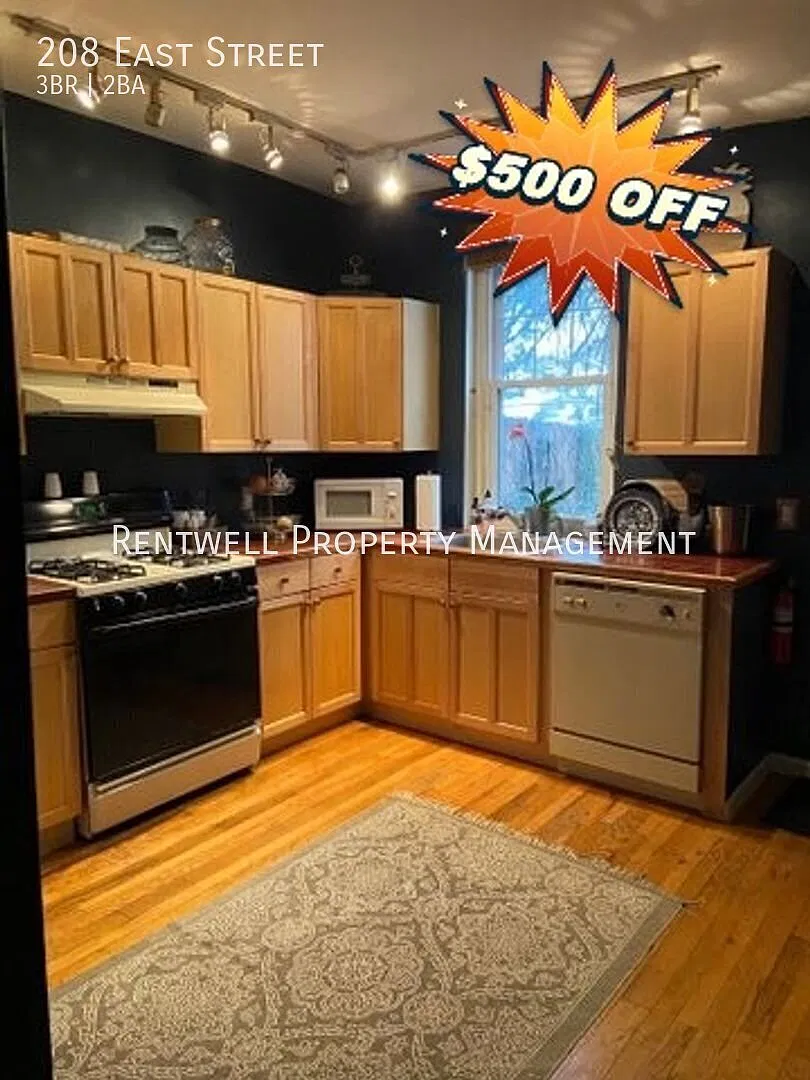 3 Bedroom Renovated Townhome with Charming Finishes — Photo 1