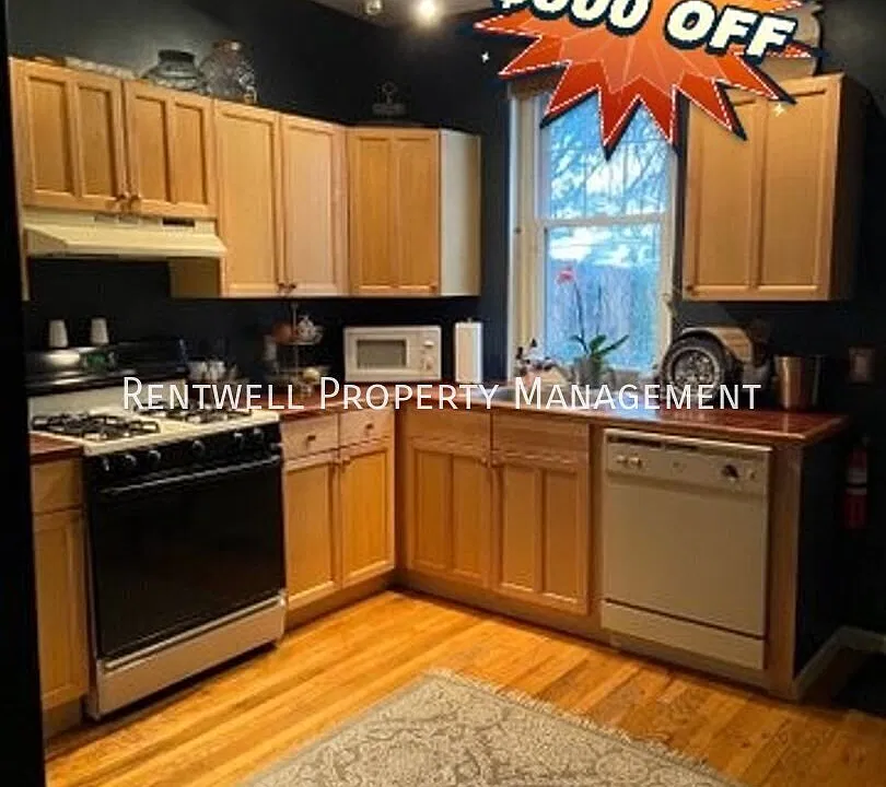 208 East St