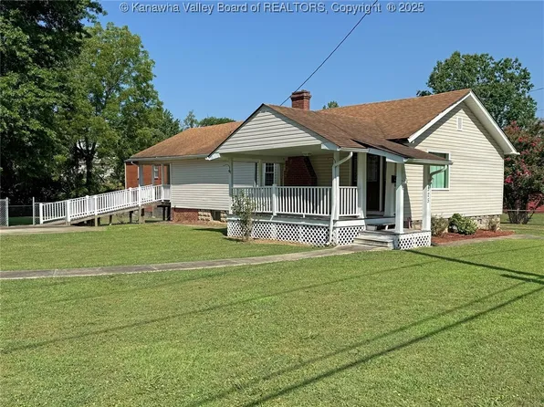 825 Poplar St, Saint Albans, WV 25177