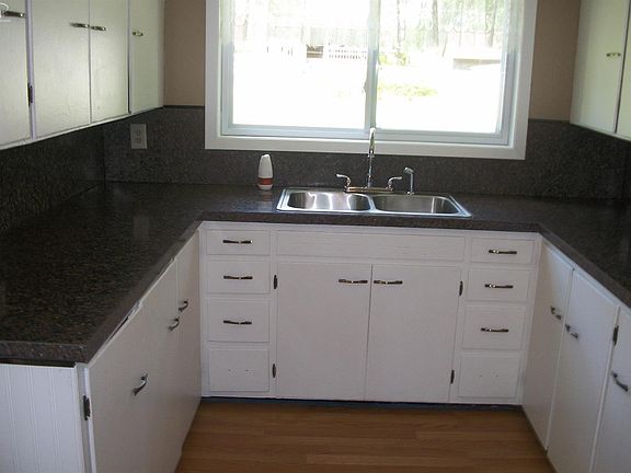 3rd image of 8247 Nixon Ave