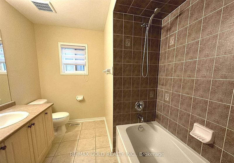 Oakville Townhouse for rent - 3 Bedrooms — photo 22