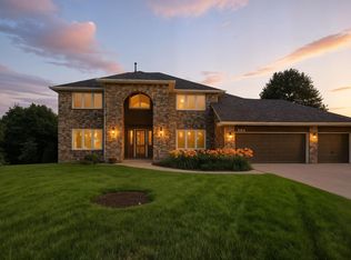 1784 Valley Ridge Pl, Chanhassen, MN 55317