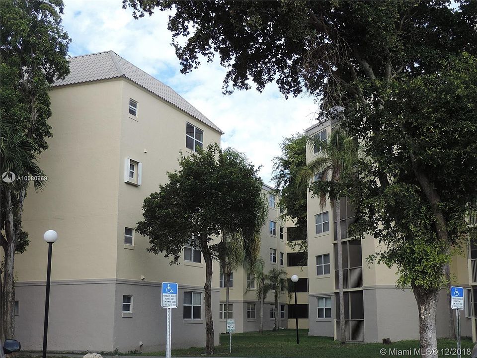 1st image of 8215 Lake Dr #103