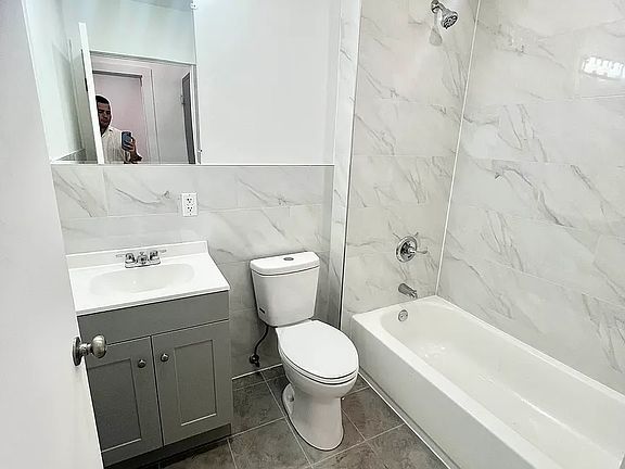 3rd image of 1207 Rogers Ave APT 2A