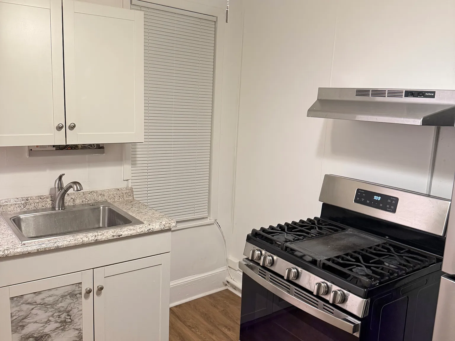 3 bed, 1000 sqft, $1,400 — Photo 1