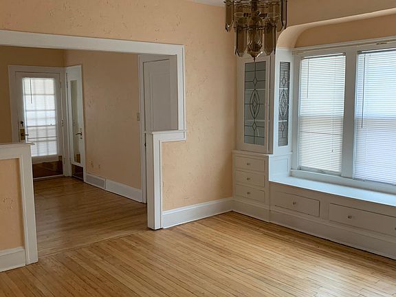 4th image of 3602 E 146th St #2