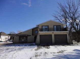 6N873 Longacre Dr, St Charles, IL